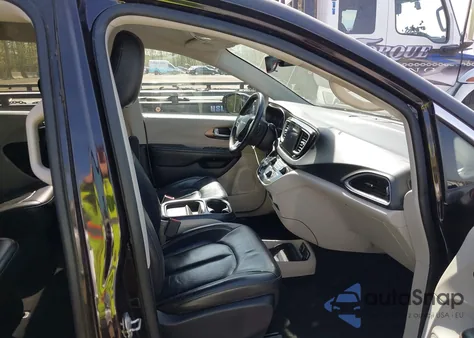 2017 Chrysler Pacifica Touring-L z USA, uszkodzony, nr VIN 2C4RC1BG4HR665533